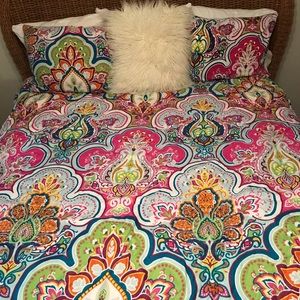 Queen comforter set